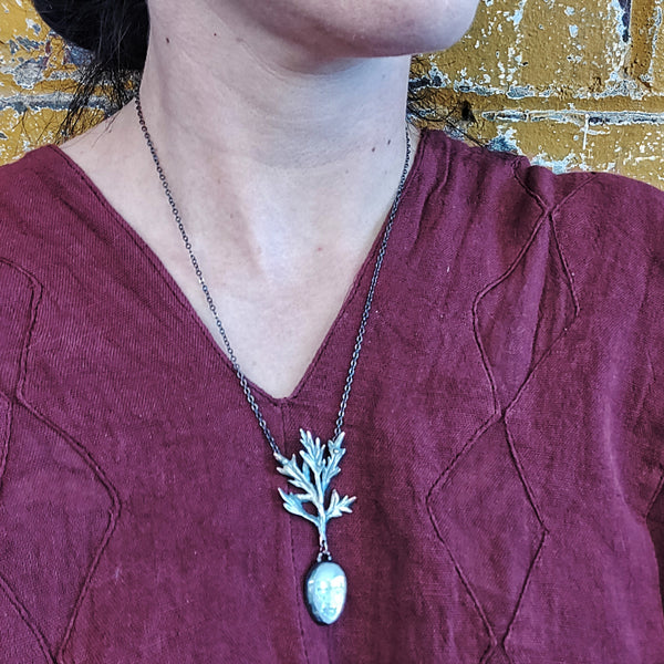 Mugwort Pearlescent Lady Necklace